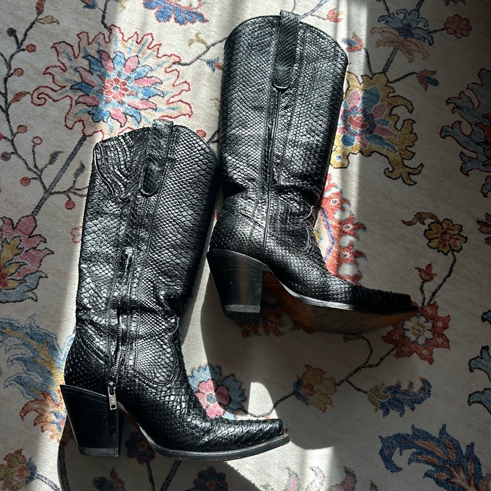 Corral black python boots sz 6